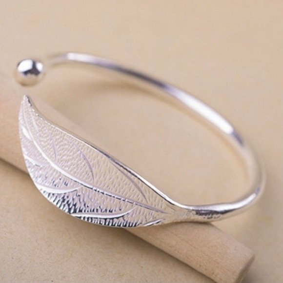 🌸2/$20🌸 Adjustable Silver Leaf Cuff - Picture 2 of 6